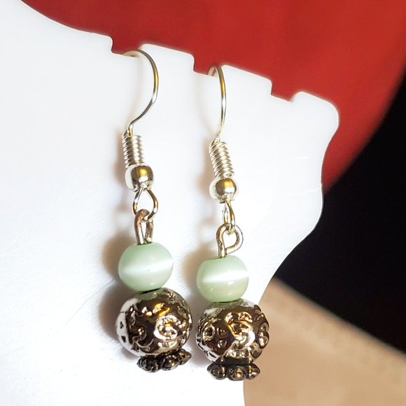 Silver Tone Hook Green Cat's Eye Bead Earrings NWT - Picture 3 of 3